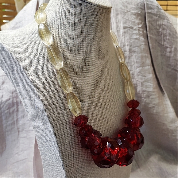 Huge Faceted Cherry Red Transparent Gold Micro Glitter Beaded Vintage Necklace - Picture 3 of 11